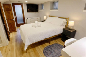 DC Beckons Darling Apt Sleeps 4